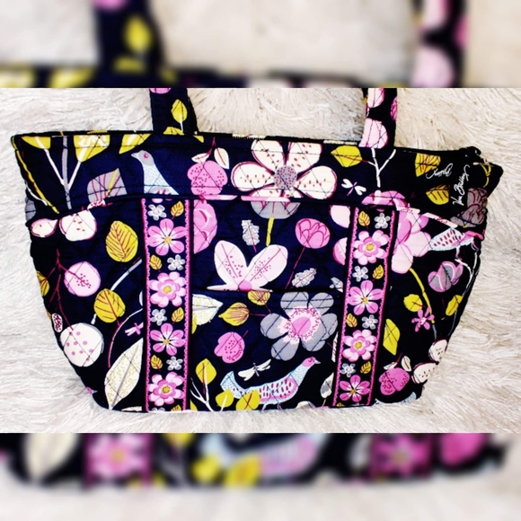 Vera Bradley Handbags - Vera Bradley hand bag